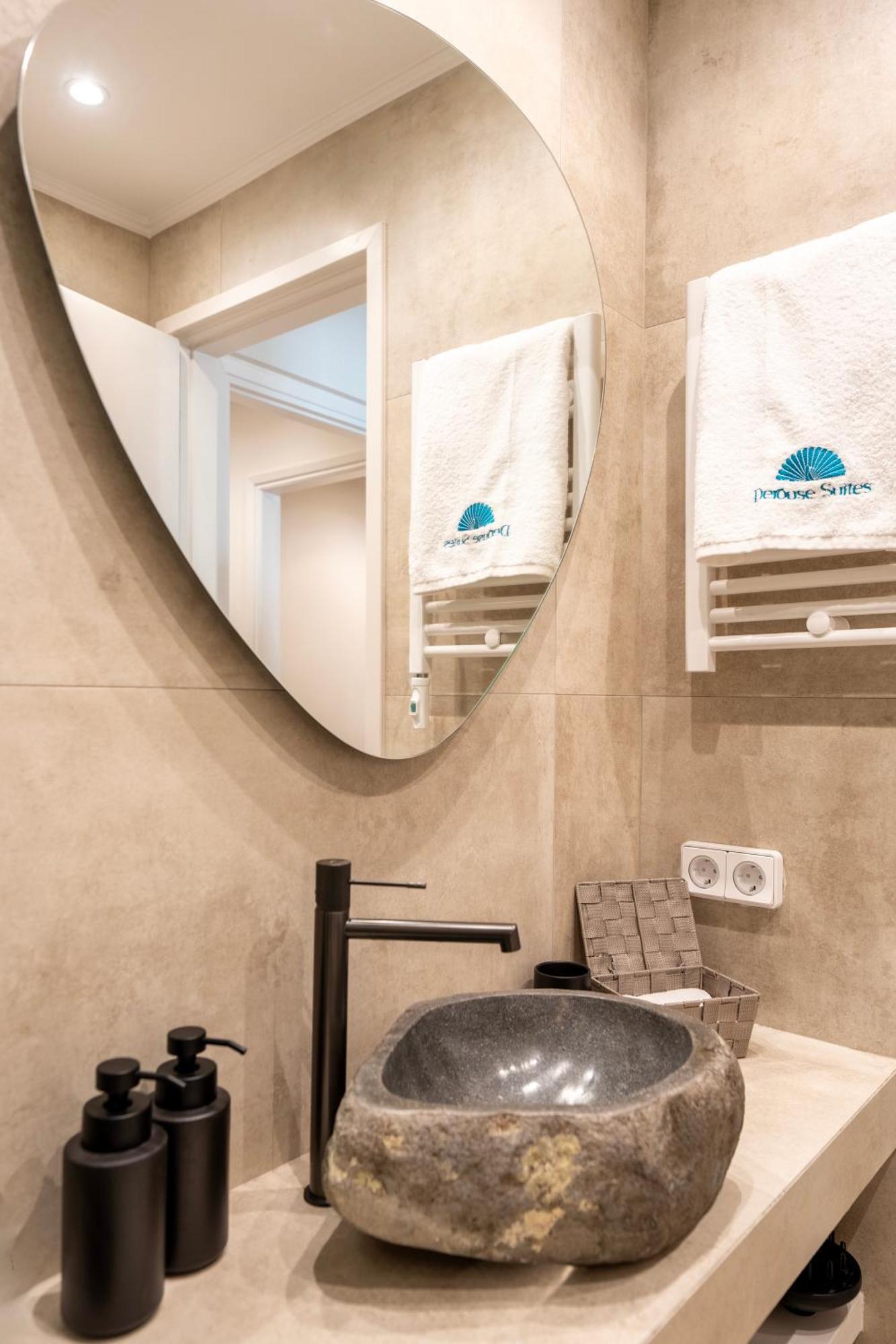 Derouse Eva Suite Jacuzzi & Sauna Athen Eksteriør bilde
