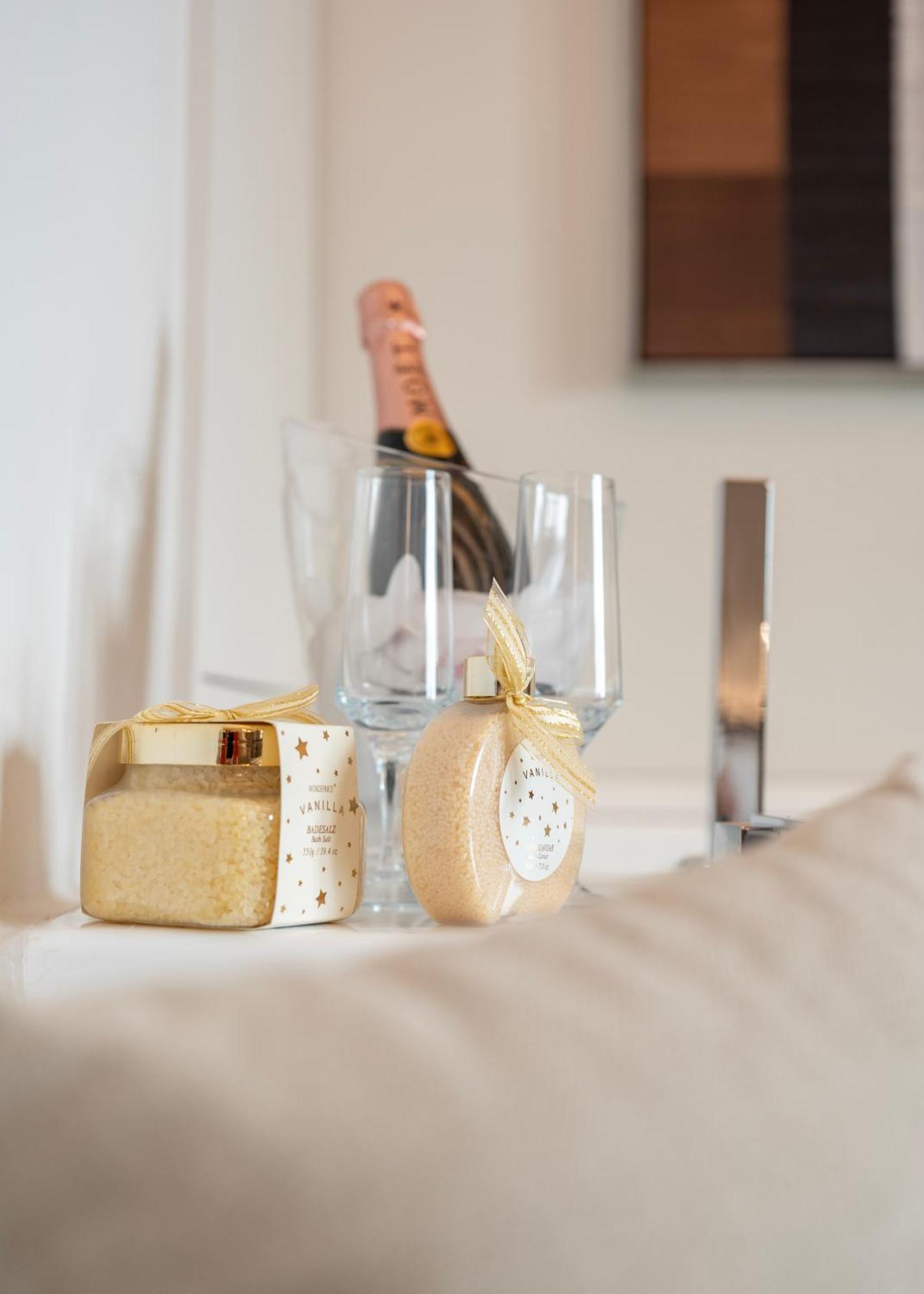 Derouse Eva Suite Jacuzzi & Sauna Athen Eksteriør bilde